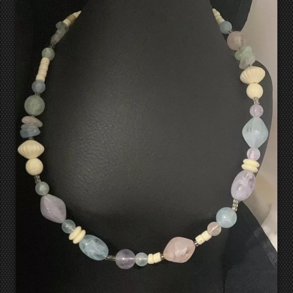 Vintage genuine Lucite Lot Of 4 Necklaces - Picture 6 of 7